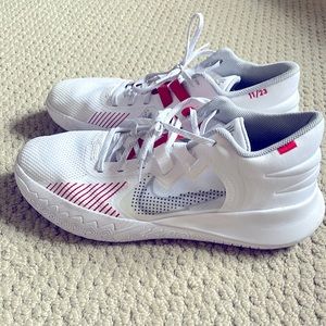 Nike kyrie flytrap V Size 12 men’s. Excellent condition only been worn 2 times.